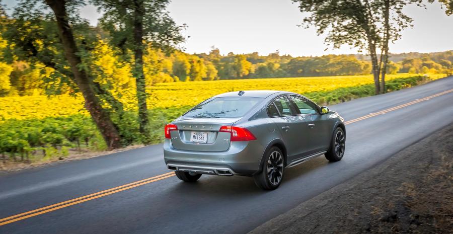  Volvo S60 Cross Country 2016 года  (US) (фото 11 из 11)